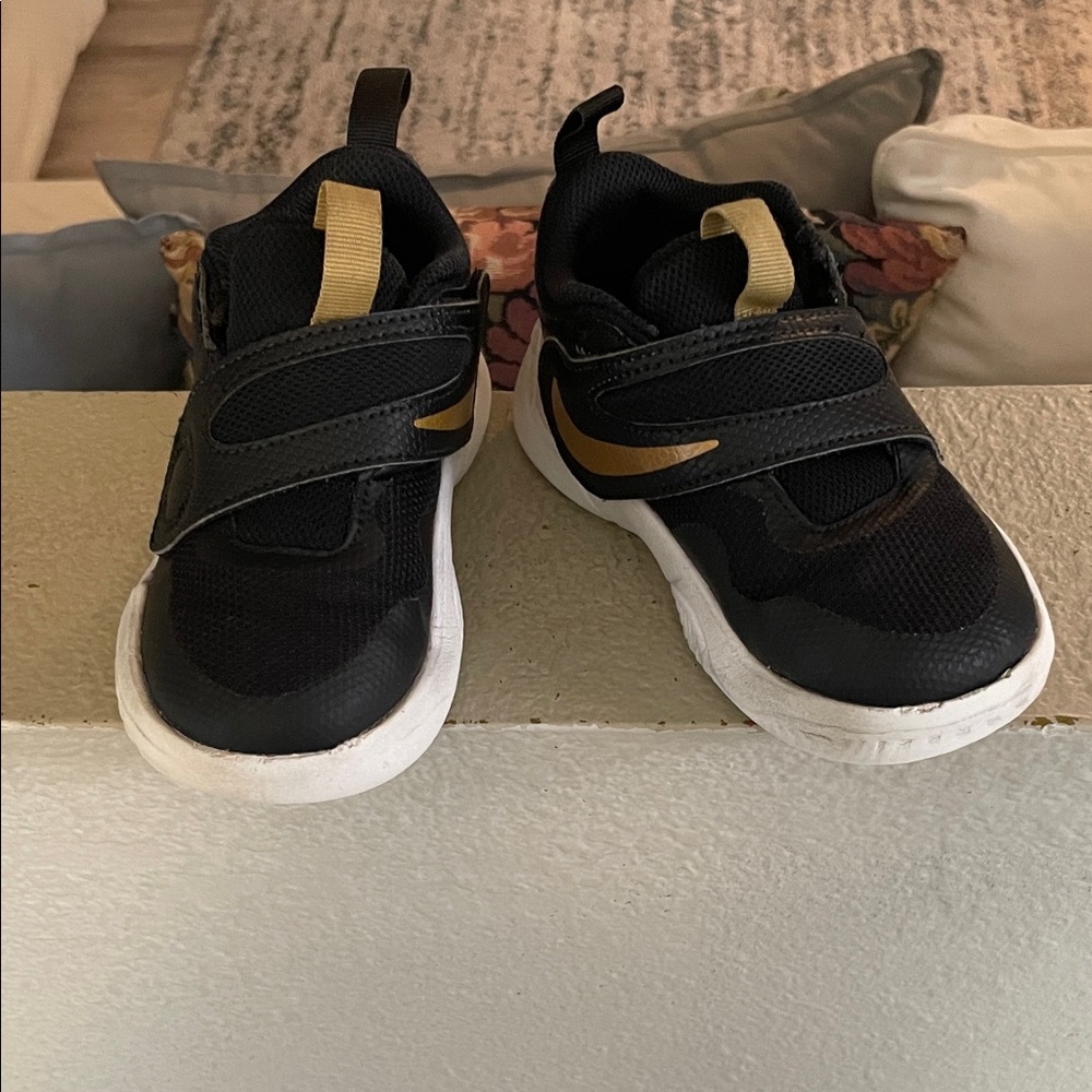 Nike Kids Black and Gold Sneakers